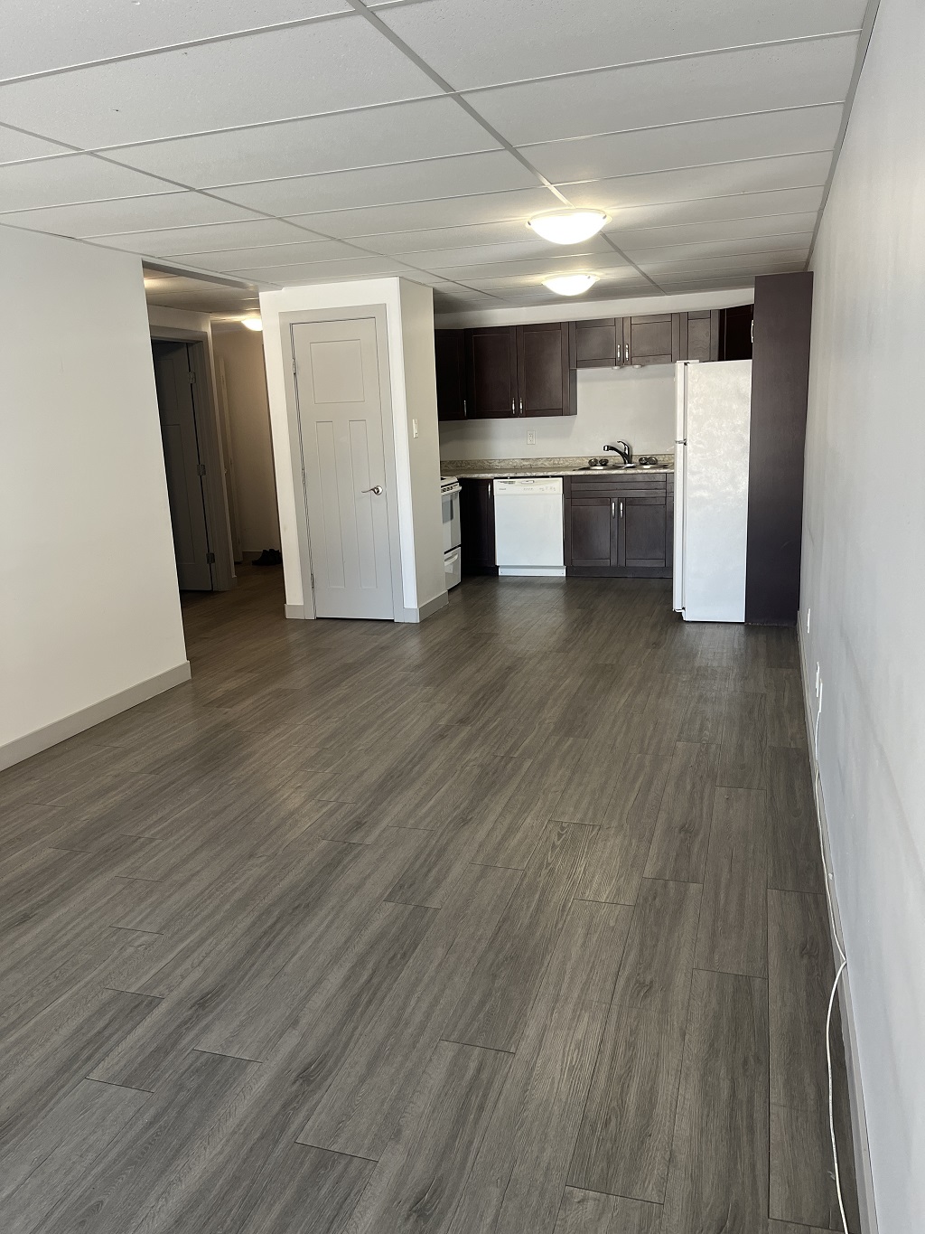 Spacious 1-Bedroom Suite with In-Suite Laundry & Balcony