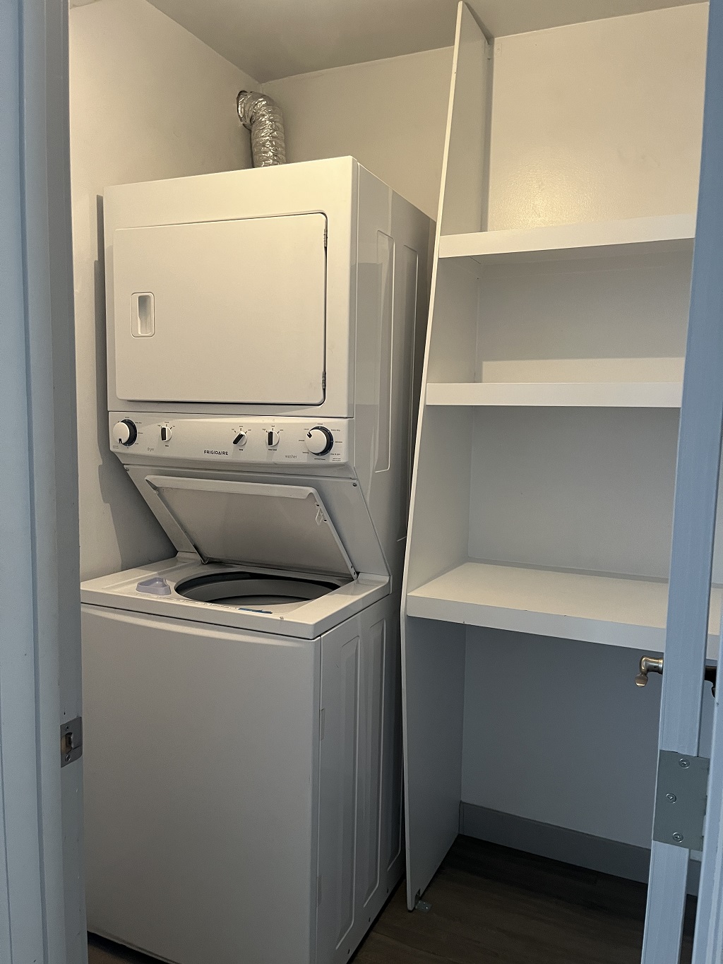 Spacious 1-Bedroom Suite with In-Suite Laundry & Balcony