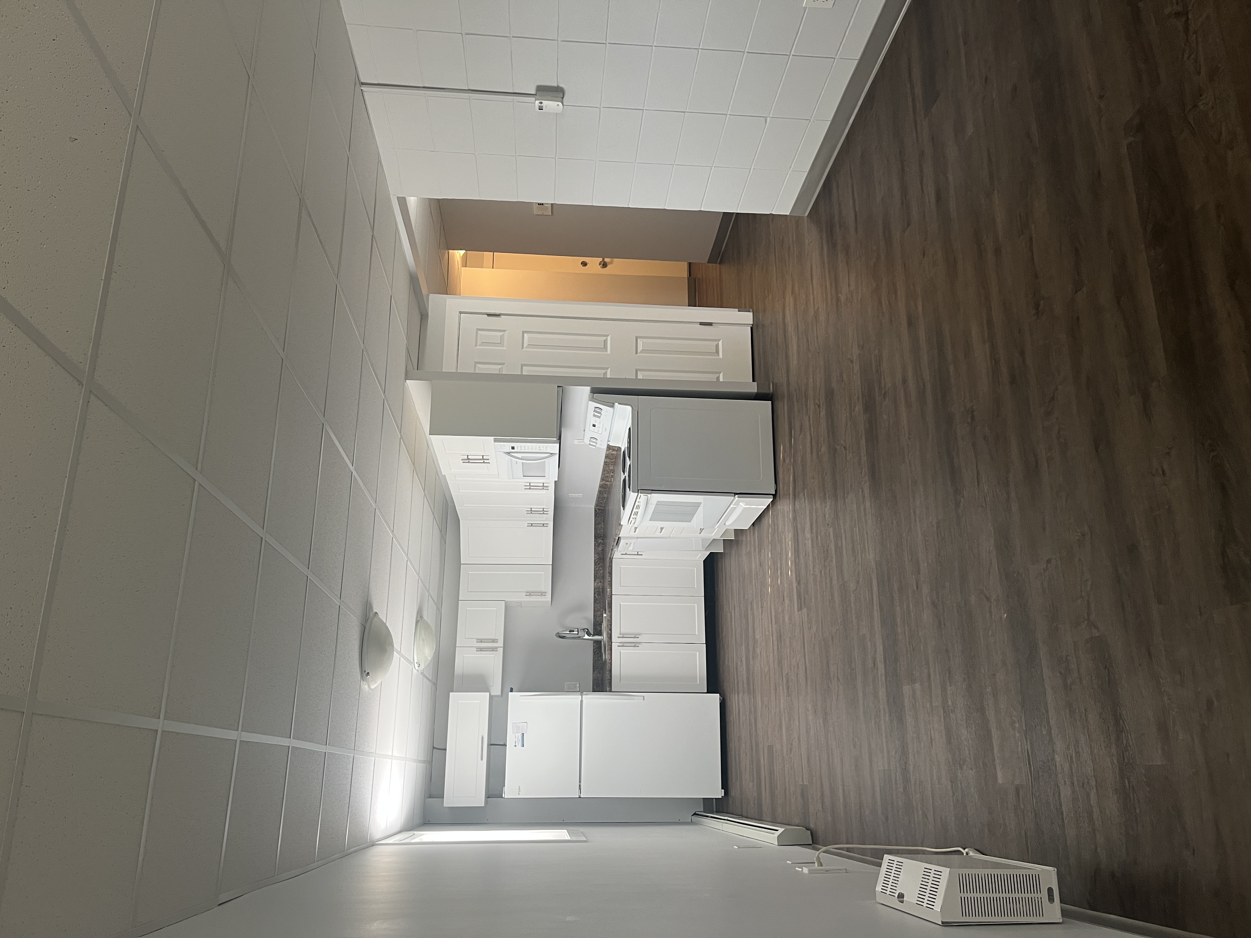 Spacious 1-Bedroom Suite with In-Suite Laundry & Balcony