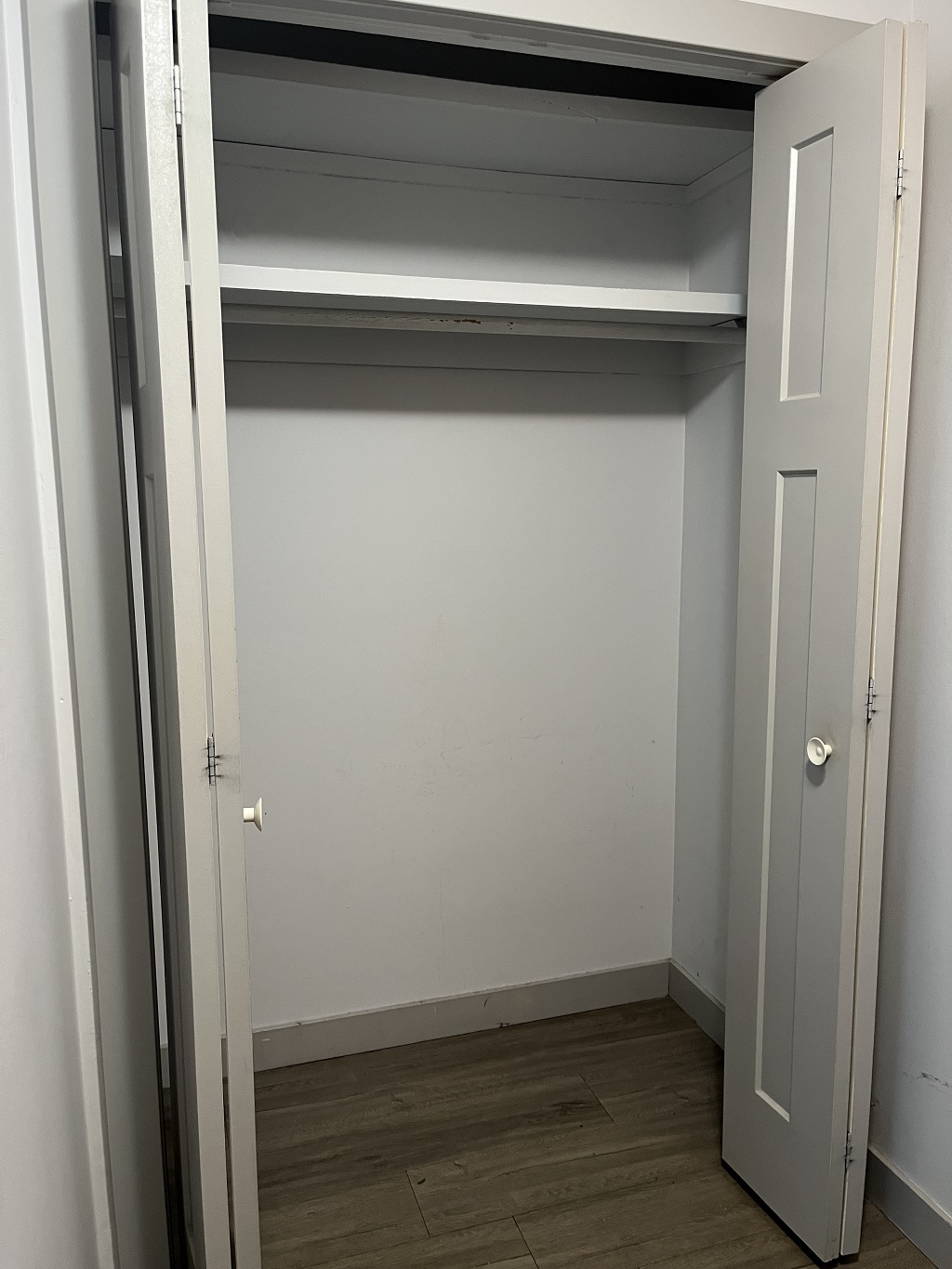 Spacious 1-Bedroom Suite with In-Suite Laundry & Balcony