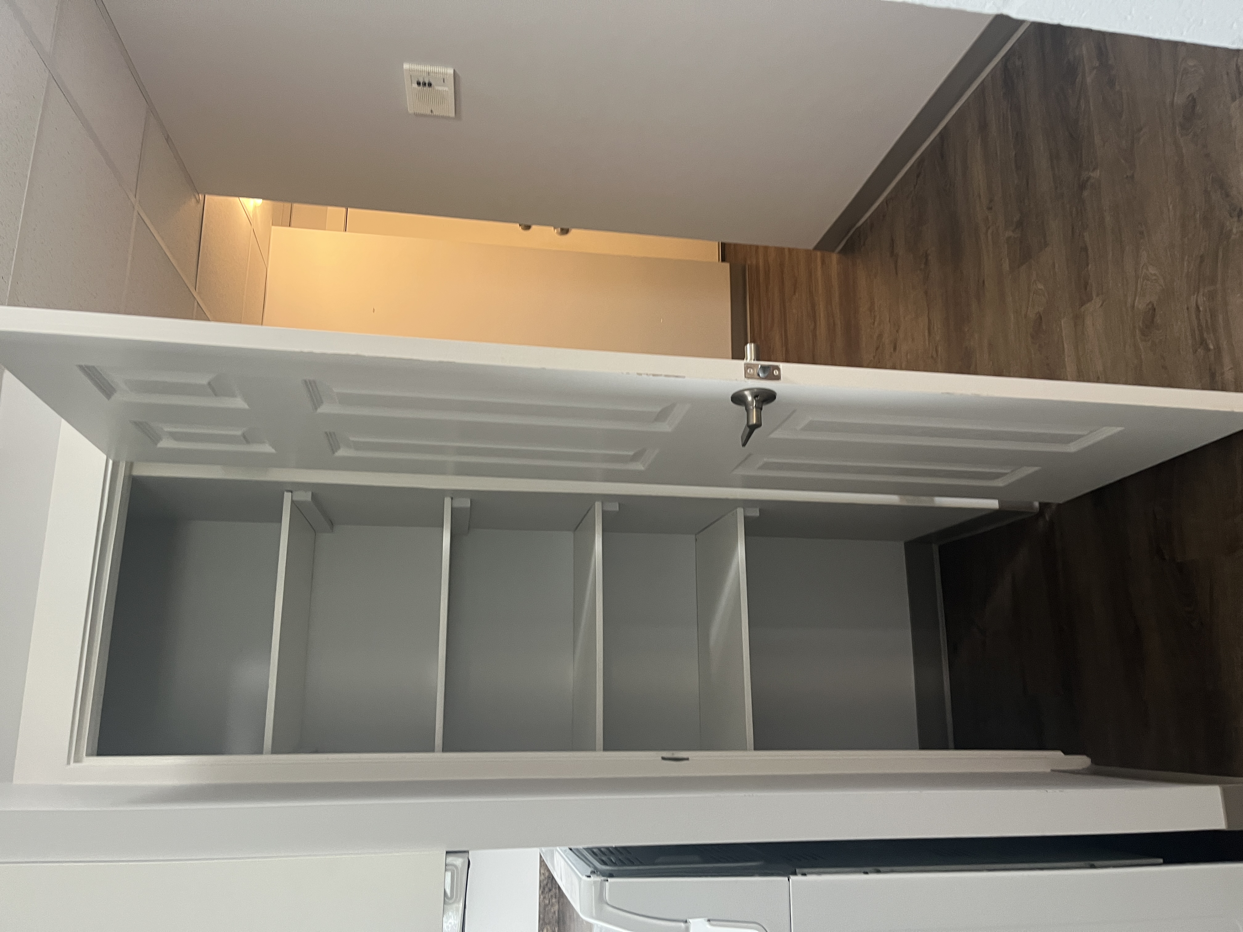 Spacious 1-Bedroom Suite with In-Suite Laundry & Balcony