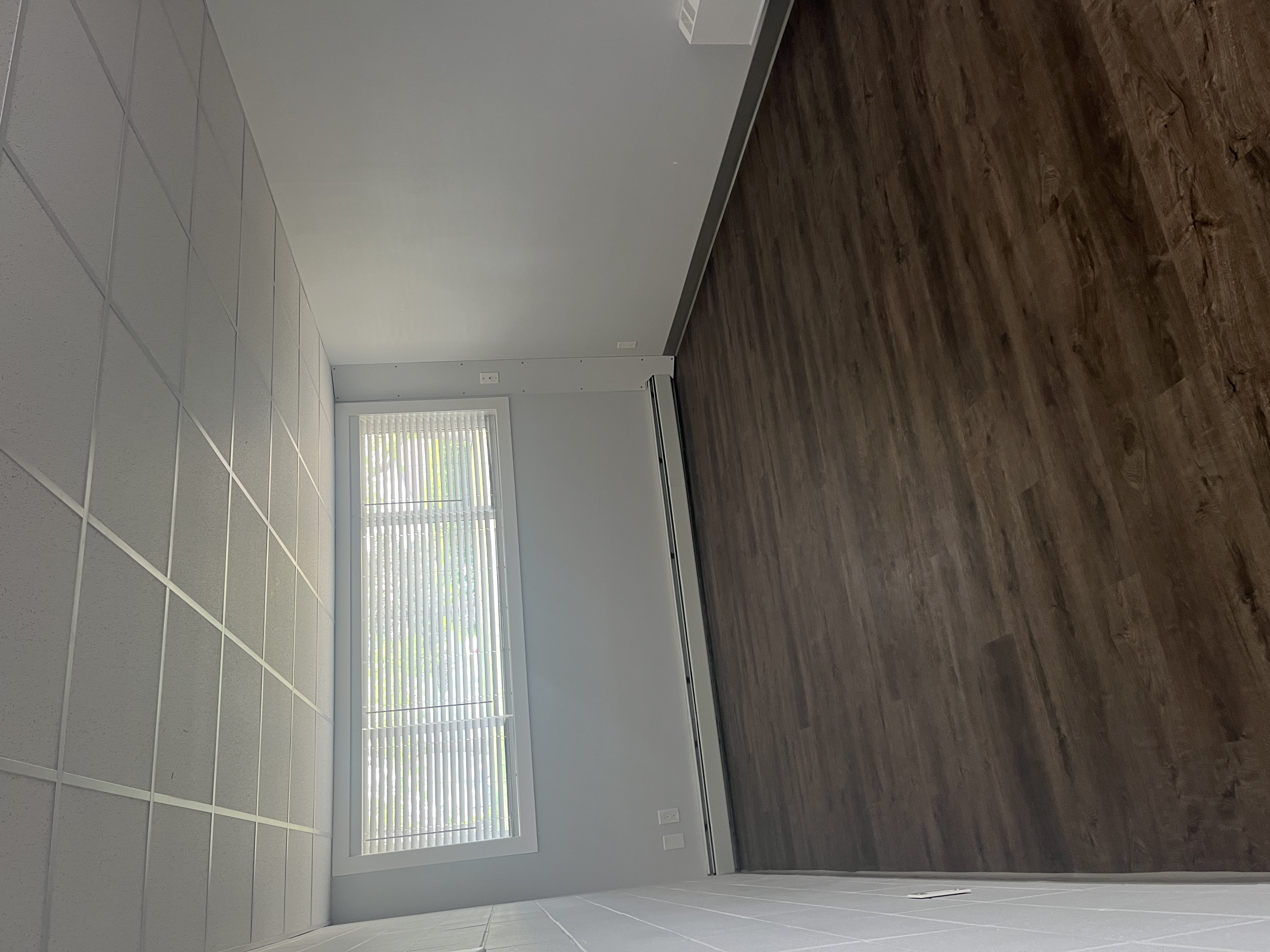 Spacious 1-Bedroom Suite with In-Suite Laundry & Balcony