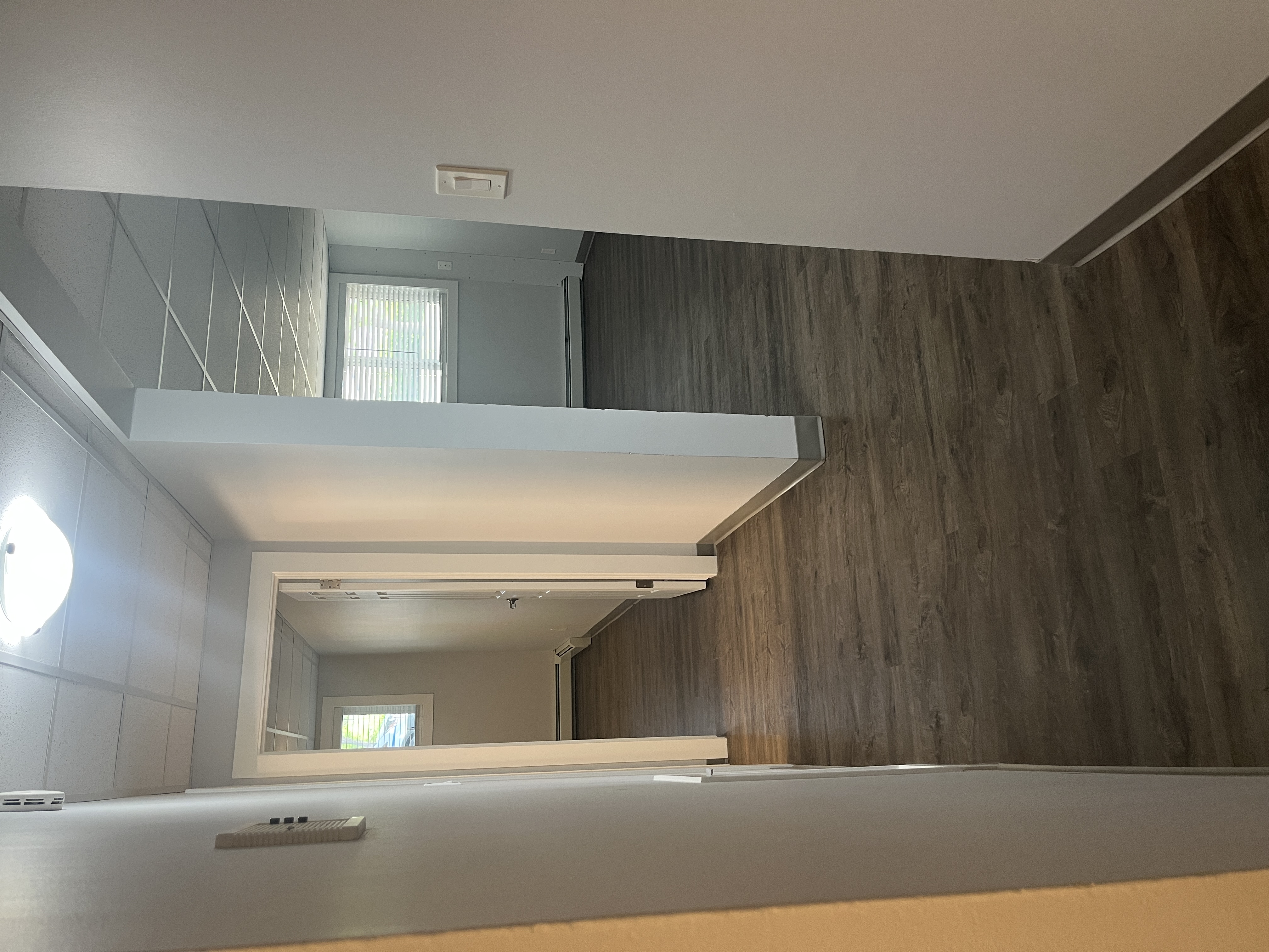 Spacious 1-Bedroom Suite with In-Suite Laundry & Balcony