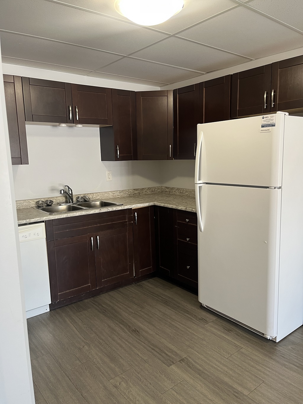 Spacious 1-Bedroom Suite with In-Suite Laundry & Balcony