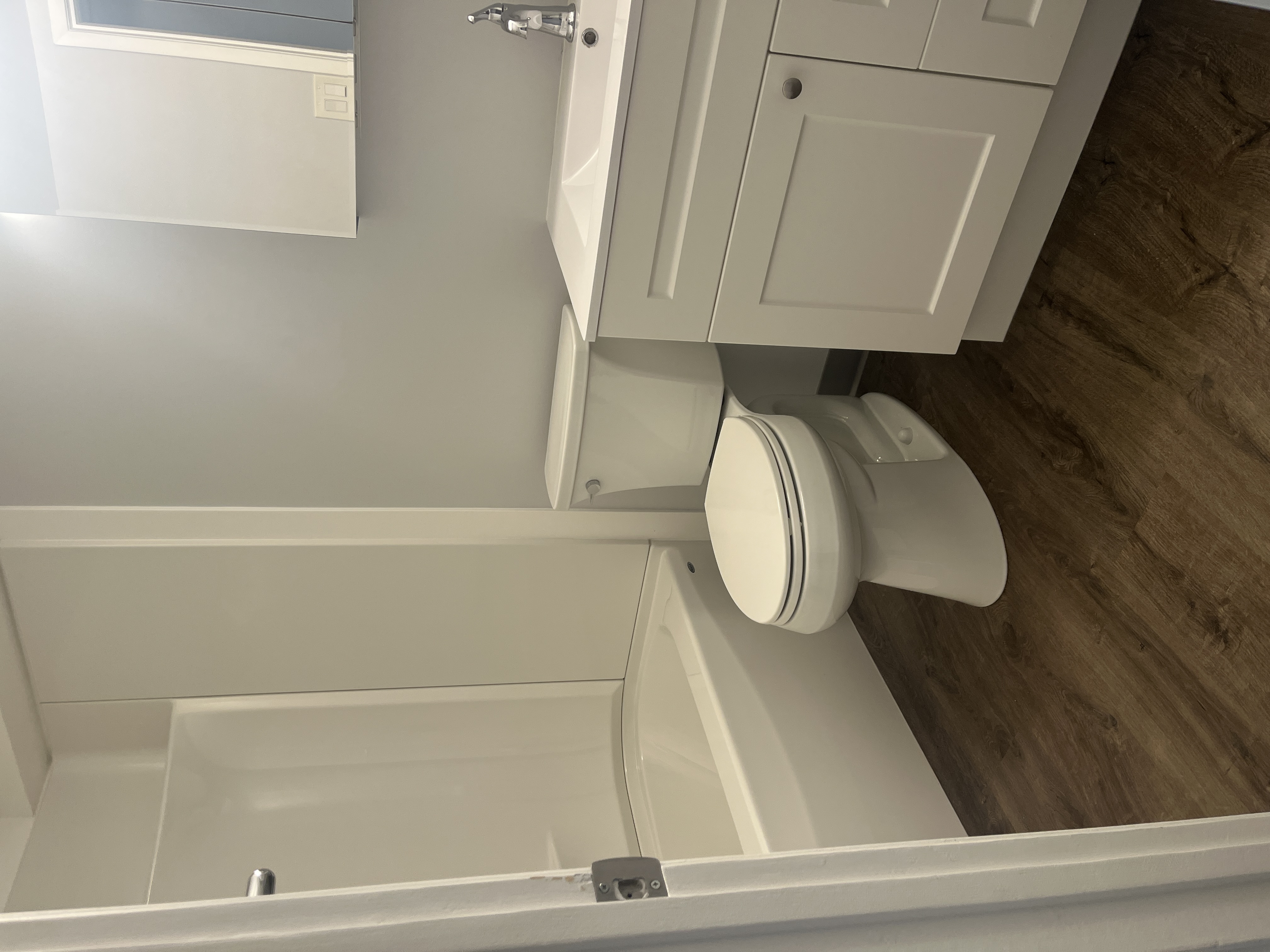 Spacious 1-Bedroom Suite with In-Suite Laundry & Balcony