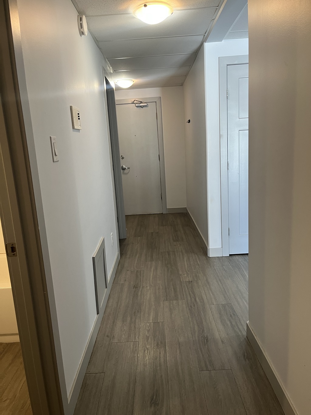 Spacious 1-Bedroom Suite with In-Suite Laundry & Balcony