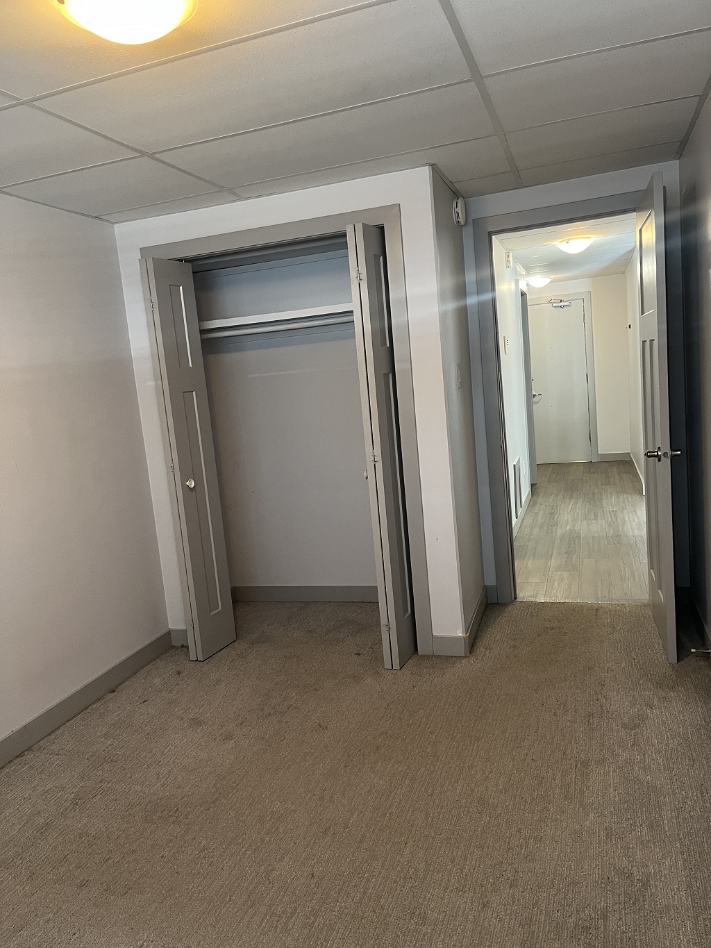 Spacious 1-Bedroom Suite with In-Suite Laundry & Balcony