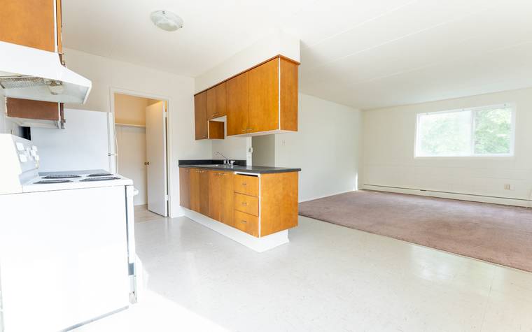 2315 7th st E Bright and Spacious 1 Bedroom